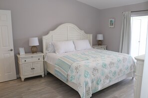 2 bedrooms, WiFi, bed sheets - Modern Coastal 2BR Retreat-Close to Boca Grande-Monthly Rental (Englewood)