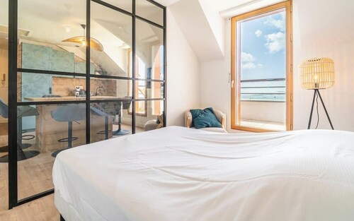 Balcon ensoleillé et confort moderne – T4 vue mer