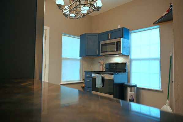 ميكروويف، فرن، موقد طهي مسطح، غسالة أطباق