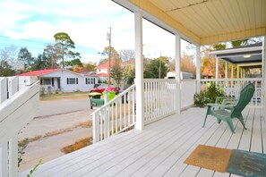 Property grounds - Riverwalk to Downtown New Bern (New Bern)