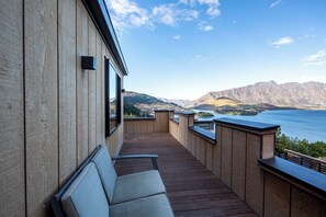 Terrace/patio - Gorgeous 5-bedroom house with hot tub in Queenstown (Queenstown)
