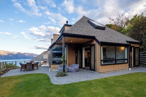 Exterior - Gorgeous 5-bedroom house with hot tub in Queenstown (Queenstown)