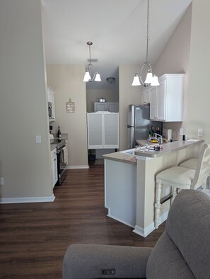 Interior - Terrific 2 bed, 2 bath home in The Villages close to Sumter Landing w/ golf cart (The Villages)