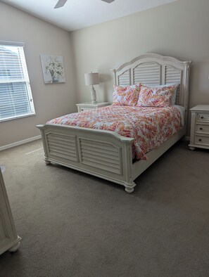 2 bedrooms, desk, iron/ironing board, free WiFi - Terrific 2 bed, 2 bath home in The Villages close to Sumter Landing w/ golf cart (The Villages)