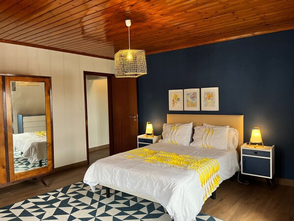 3 habitaciones, tabla de planchar con plancha, wifi y ropa de cama 