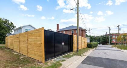 4BD/fenced backyard/Close to Duke