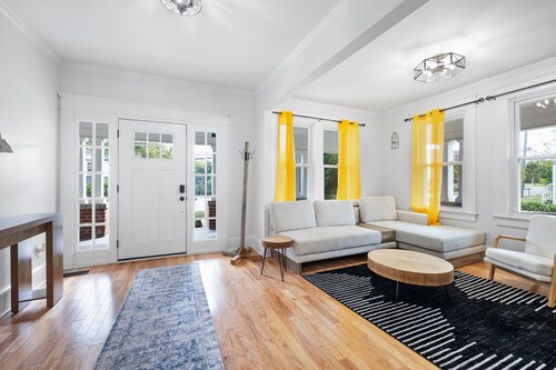 4BD/fenced backyard/Close to Duke