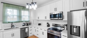 4BD/fenced backyard/Close to Duke