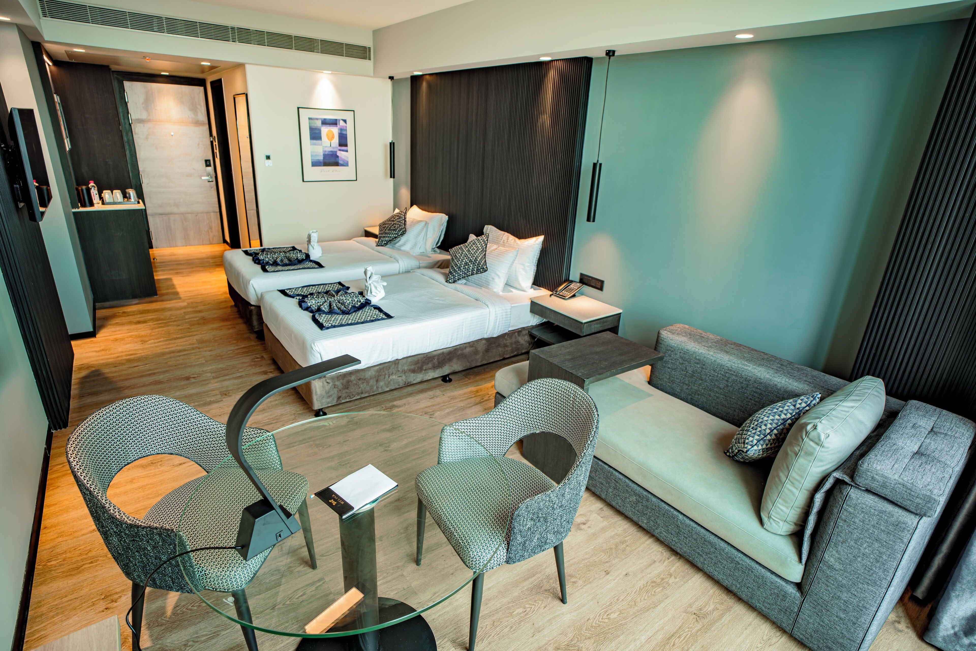 Executive Room | Skrivebord, skrivebord for bærbar PC og strykejern/-brett