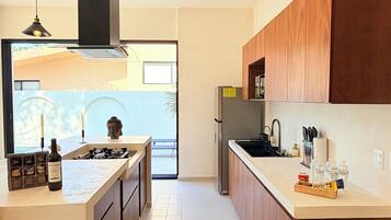 Fridge, microwave, oven, stovetop