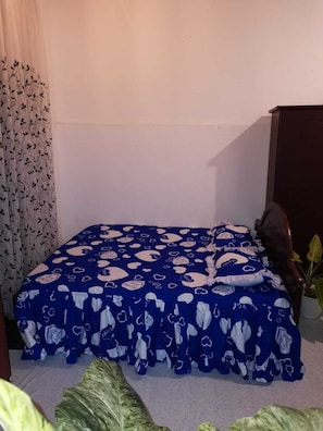 Comfort-Doppel- oder -Zweibettzimmer, Gartenblick | Laptopgeeigneter Arbeitsplatz, Bügeleisen/Bügelbrett, kostenloses WLAN