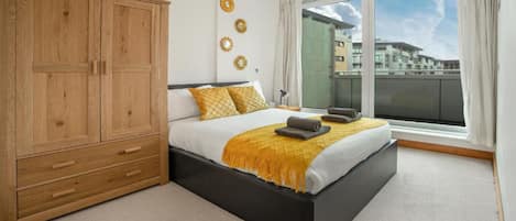 3 habitaciones, tabla de planchar con plancha, wifi y ropa de cama