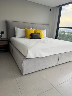 3 bedrooms, iron/ironing board, Internet, bed sheets