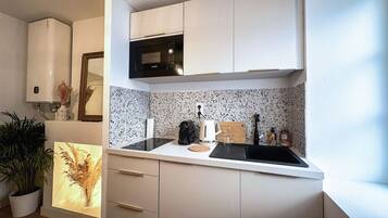 Fridge, microwave, stovetop, coffee/tea maker