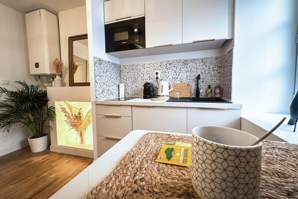 Fridge, microwave, stovetop, coffee/tea maker