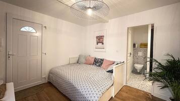 Skrivebord, strygejern/strygebræt, weekendseng, gratis Wi-Fi