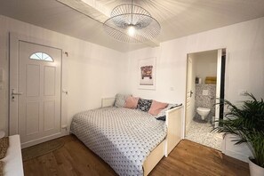 書桌、熨斗/熨衫板、可攜式嬰兒床、免費 Wi-Fi