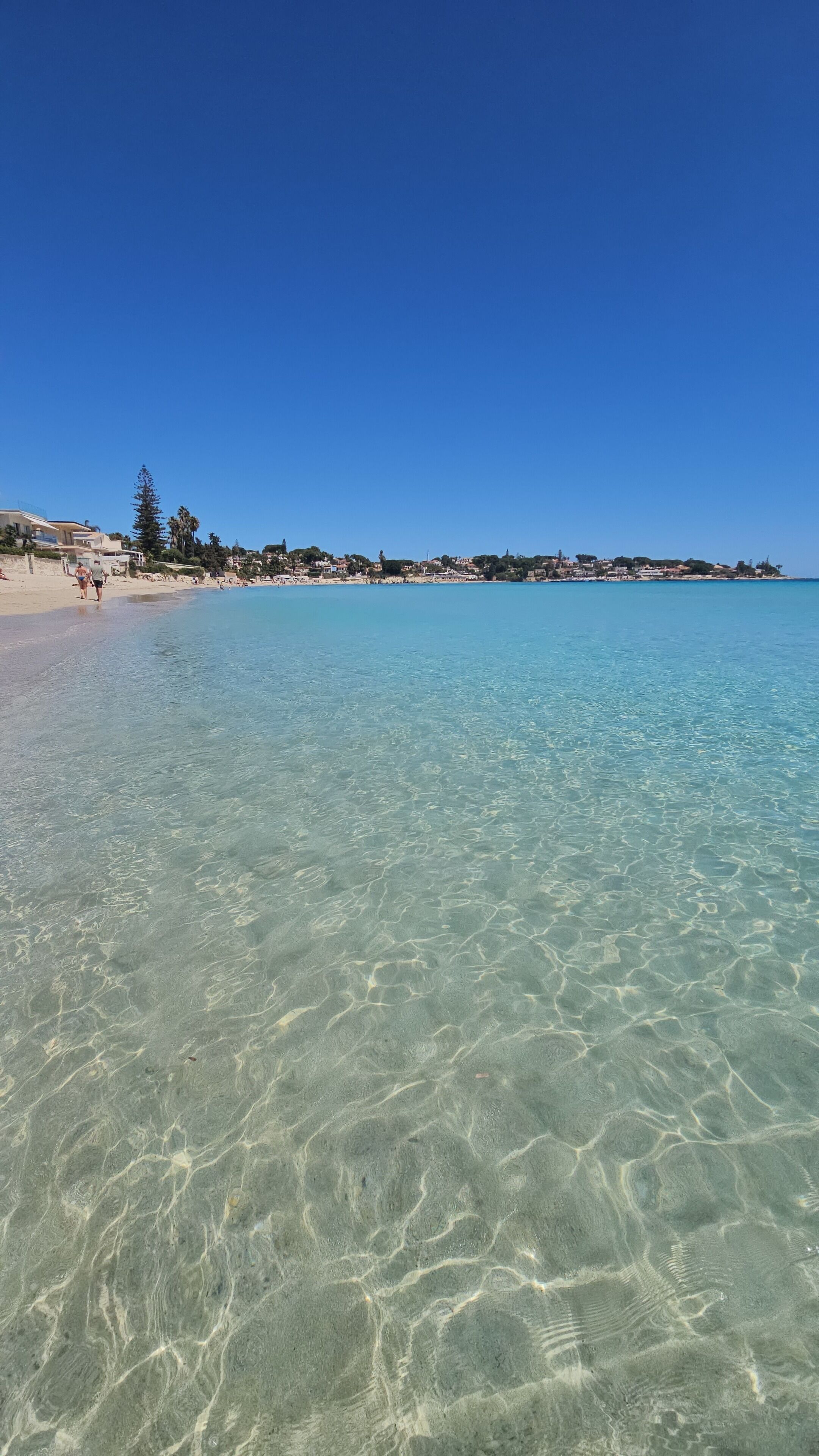 Beach nearby, sun loungers, beach towels