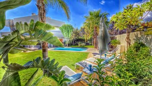 A modern outdoor pool area with lounge chairs and a pergola. - Shati Luxury- Private Heated Pool, sea view, two steps from beach (Fontane Bianche)
