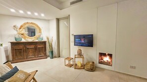 Smart TV, fireplace, table football - Shati Luxury- Private Heated Pool, sea view, two steps from beach (Fontane Bianche)