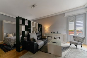 2 chambres, chambres insonorisées, fer et planche à repasser
