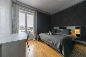 2 bedrooms, iron/ironing board, travel cot, free WiFi