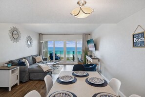 Smart TV, books - Oceanfront View, Spacious Townhouse, Heated Pool (Indian Rocks Beach)