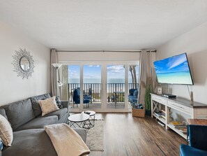 Smart TV, books - Oceanfront View, Spacious Townhouse, Heated Pool (Indian Rocks Beach)
