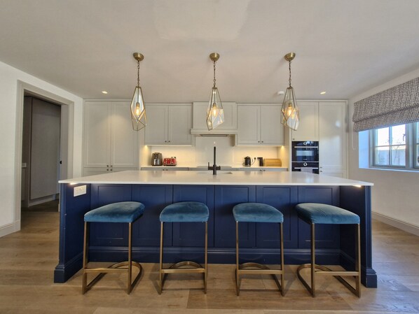 Mikrowelle, Ofen, Herdplatte, Geschirrspüler