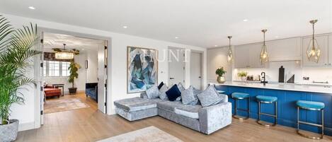 TV, fireplace, ping pong