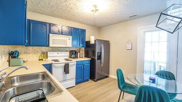 Mikrowelle, Ofen, Herdplatte, Geschirrspüler