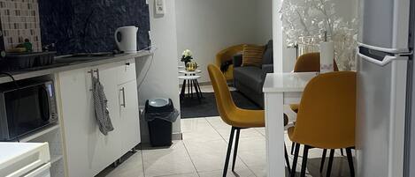 Micro-ondes, four, plaque de cuisson