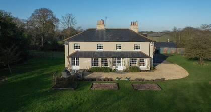 Hawthorne Traditional Farmhouse