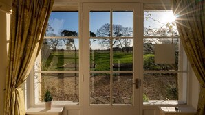 Interior - Hawthorne Traditional Farmhouse (Bockhampton)