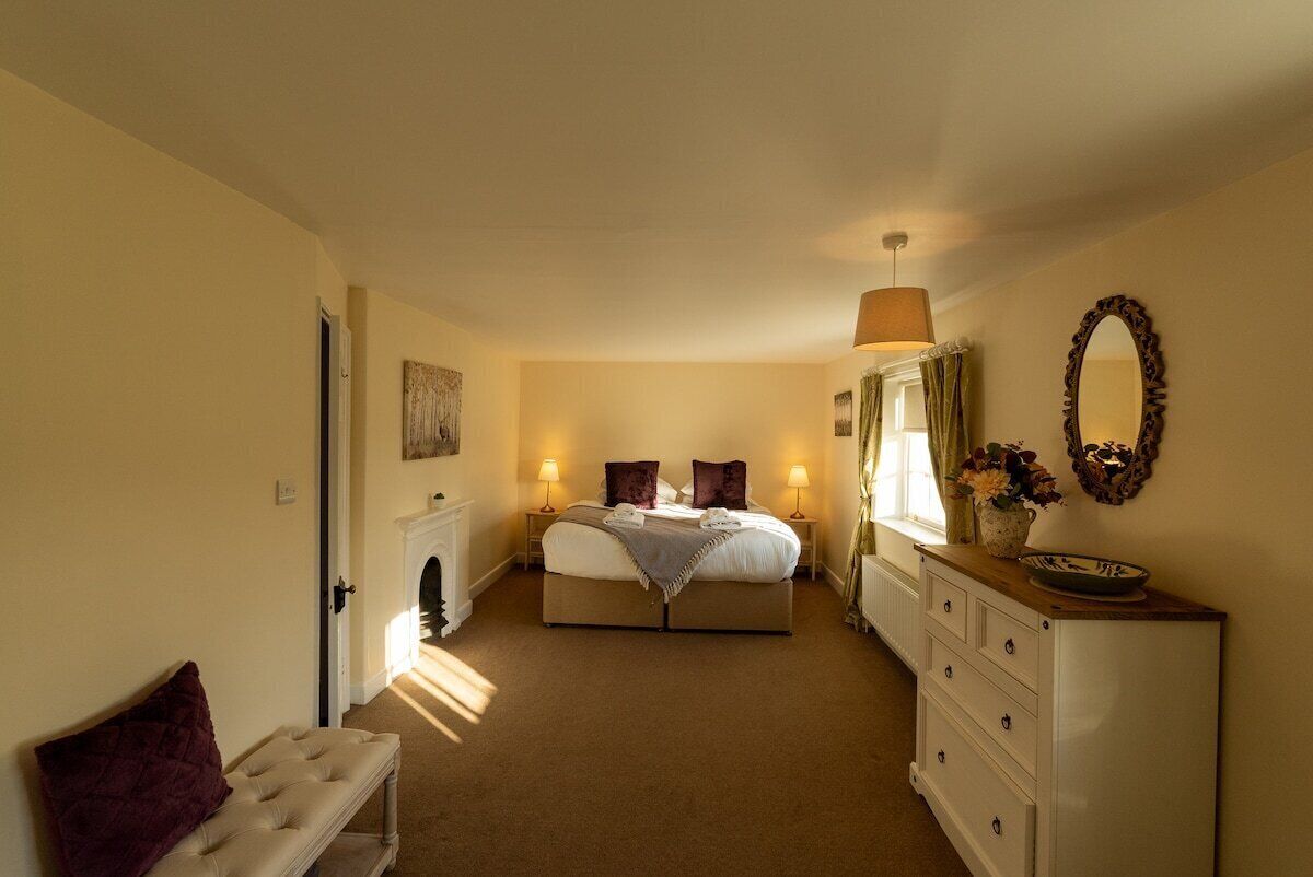 4 bedrooms, iron/ironing board, travel crib, free WiFi