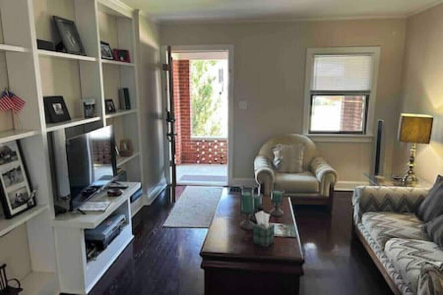 Smart TV, DVD player, stereo