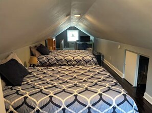 3 bedrooms, desk, iron/ironing board, travel crib - Spacious Brick Home - Sleeps 8 - Near Downtown (Milford)
