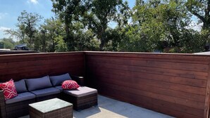 Terrace/patio - Charming 1BR Getaway with Pool, Patio, Free Parking & Pet Friendly (San Antonio)