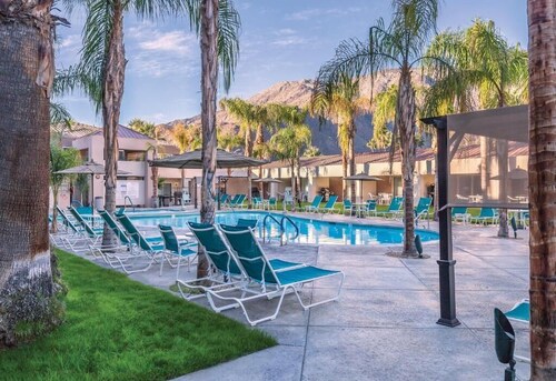 Cozy 1-bedroom resort with AC, fitness room & pool in beautiful Palm Springs