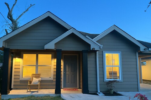 Spacious 3bd 2bth Near Airport/Medical center/downtown!