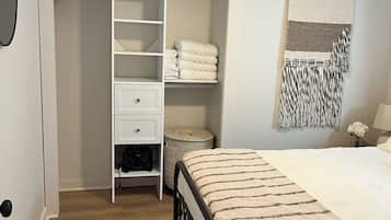 2 bedrooms, in-room safe, iron/ironing board, free WiFi