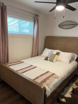 2 slaapkamers, een kluis op de kamer, een strijkplank/strijkijzer