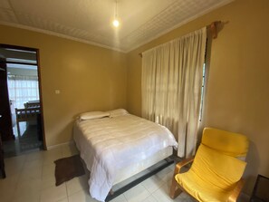 2 habitaciones, tabla de planchar con plancha, wifi y ropa de cama 