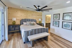 5 bedrooms, in-room safe, desk, iron/ironing board