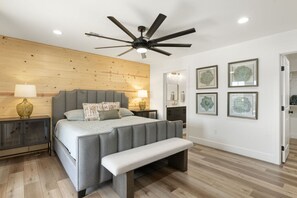 4 chambres, coffres-forts dans les chambres, bureau