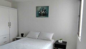 3 bedrooms, iron/ironing board, WiFi, bed sheets