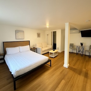 1 slaapkamer, een strijkplank/strijkijzer, gratis wifi, beddengoed