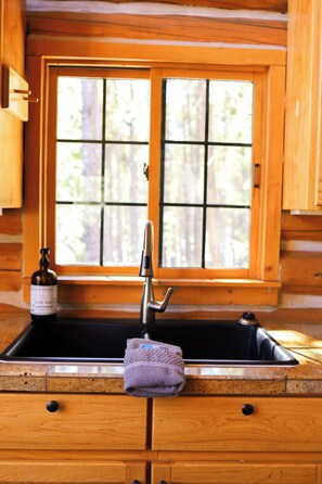 Hair dryer, bidet, towels, soap - Cozy Cabin- Hot Tub - Game Room- Sauna! (Fairplay)