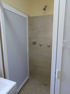 Towels, soap, shampoo, toilet paper - Hospedaje Castillo (Santiago de Querétaro)