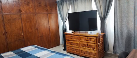 3 habitaciones, escritorio, wifi gratis y ropa de cama
